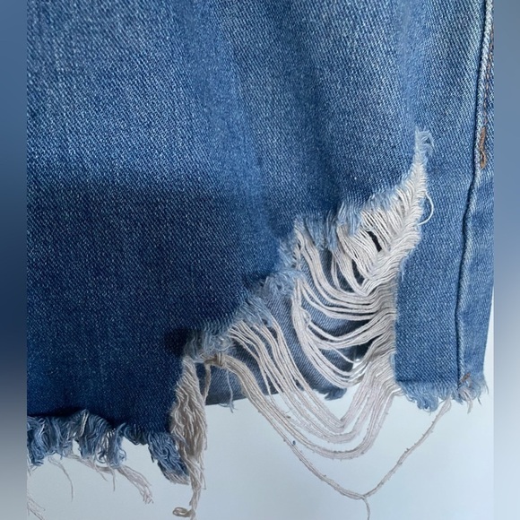 Preloved Denim Blvd Distressed jean shorts Women's Size Large - Picture 5 of 8